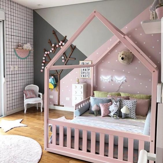 quarto menina rosa cama montessoriana 