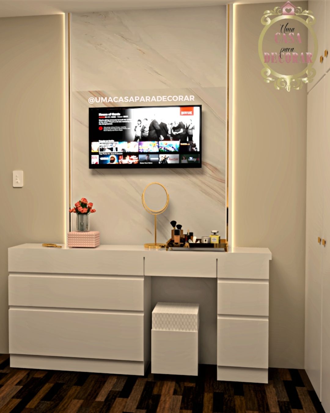 projeto DIY painel de tv barato e fácil e bonito com led, papel de parede marmorizado, rodameio boiserie, filete dourado