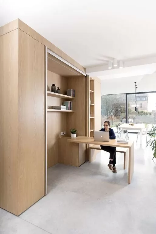 Home office no closet cloffice embutido com portas pequeno Melhores IDEIAS para PEQUENOS HOME OFFICES